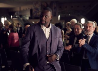 Roubo no Louvre gera comparações com ‘Lupin’, e ator Omar Sy vira alvo de memes: ‘Onde você estava neste domingo?’