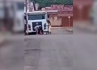 Policial militar filmado agredindo idoso por causa de cachorro é preso enquanto acompanhava depoimento de testemunha