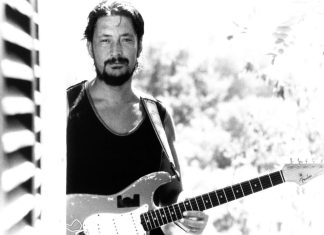 Chris Rea, cantor inglês de pop rock, morre aos 74 anos