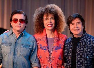 Chitãozinho & Xororó trazem ‘Foi Deus quem fez você’ para o sertão, em single com Vanessa da Mata, sem alcançar a beleza do registro original de Amelinha
