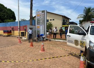 Jovem foi perseguido antes de cair de moto e ser executado a tiros em posto de combustível, diz delegado