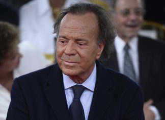 Promotores espanhóis arquivam caso de abuso contra Julio Iglesias
