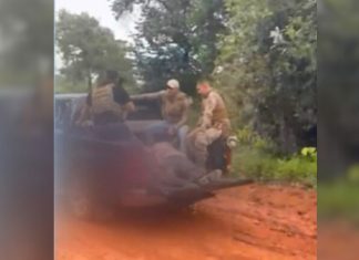 Vídeo mostra policiais carregando corpos de suspeitos mortos em confronto dentro de caminhonete após operação no Tocantins