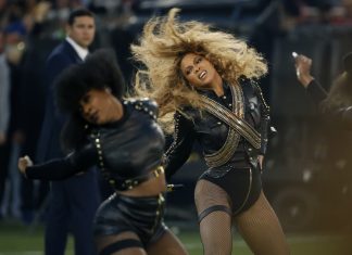 Show de Bad Bunny já é o mais político da história do Super Bowl, mesmo se não tiver manifestações