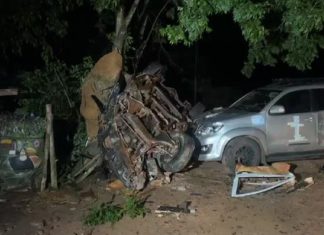 Caminhonete carregada de melancias perde o controle, bate em veículos e mata duas pessoas em serra na TO-030