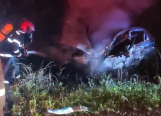 Homem morre carbonizado após carro bater em caminhão e pegar fogo na BR‑153