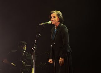 Marina Lima valida assinatura moderna da obra autoral, entre perdas e ganhos, no show dos 70 anos
