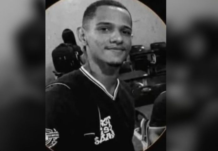 Jovem morre após carro tentar desviar de animal e cair em canal de água na BR-242, diz PRF