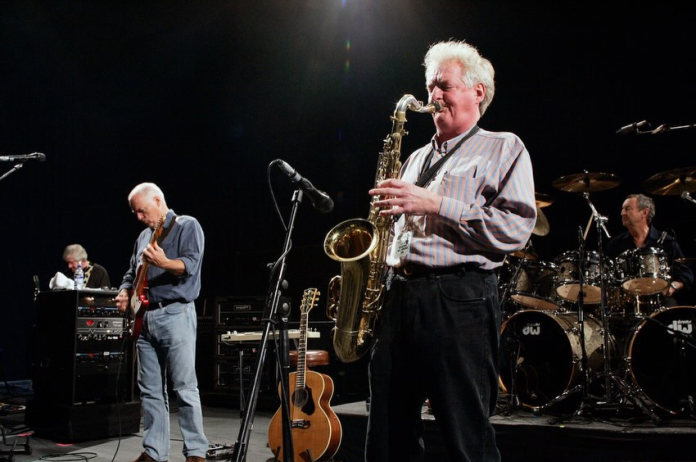 Morre Dick Parry, saxofonista histórico do Pink Floyd