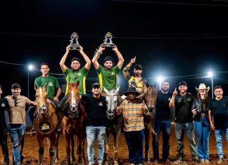 Henrique e Juliano participam de vaquejada em Goiás e surpreendem fãs; VÍDEO