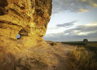 Entenda fenômeno que ‘furou’ pedra e criou ponto turístico famoso no Jalapão