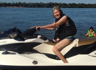 Leitora e aventureira: quem é a mulher de 100 anos que anda de moto aquática e tem 51 bisnetos