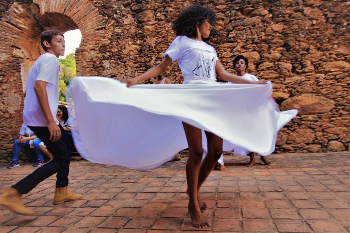suca-danca-tipica-preservada-e-ensinada-as-criancas-e-jovens-nativitanos-arquivo-sectur-governo-do-tocantins-scaled